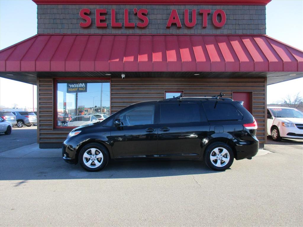 2013 Toyota Sienna LE 7-Passenger Auto Access Seat - main photo