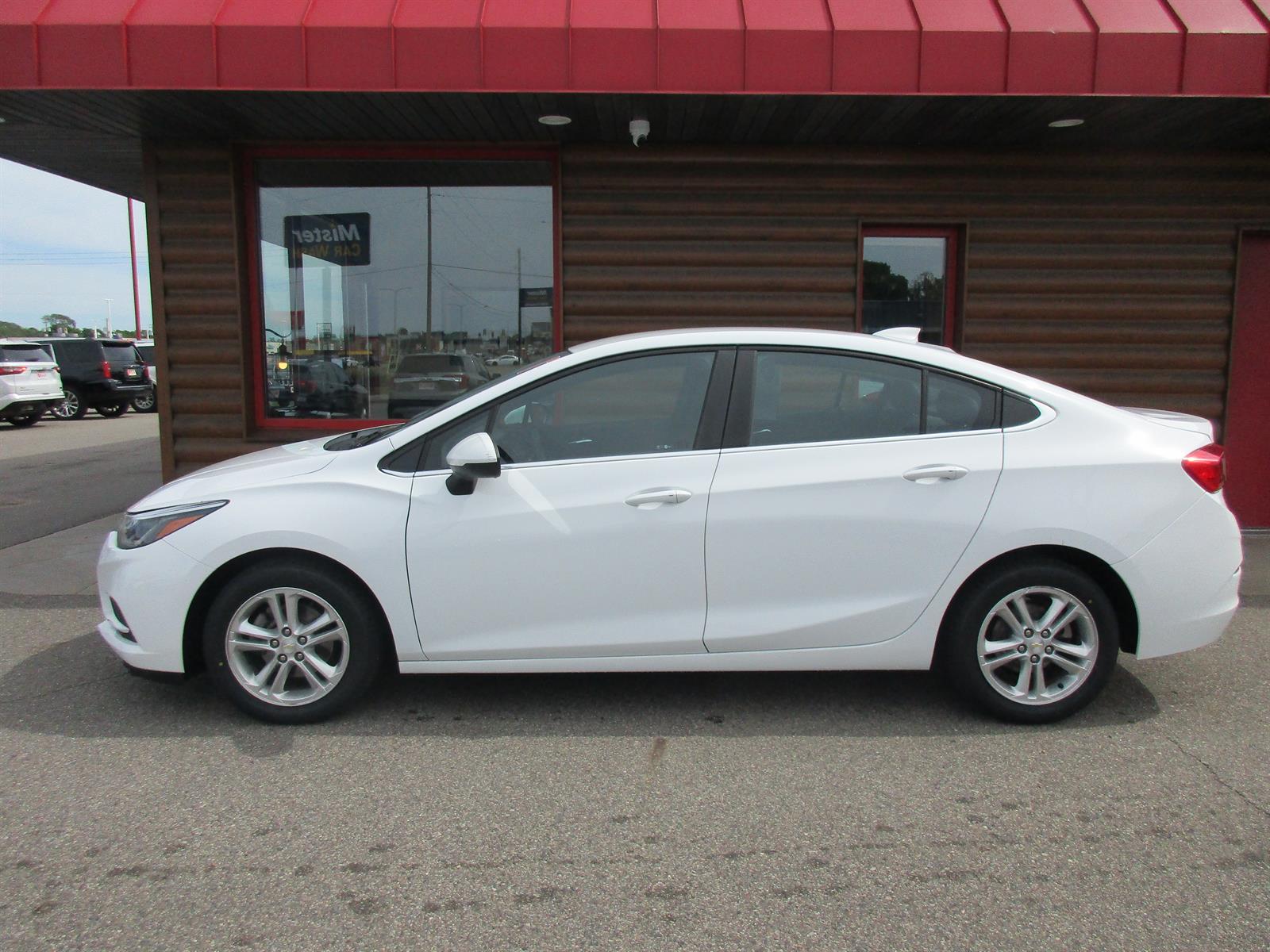 2017 Chevrolet Cruze LT Sedan FWD