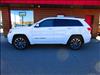 2017 Jeep Grand Cherokee Overland - thumbnail 2