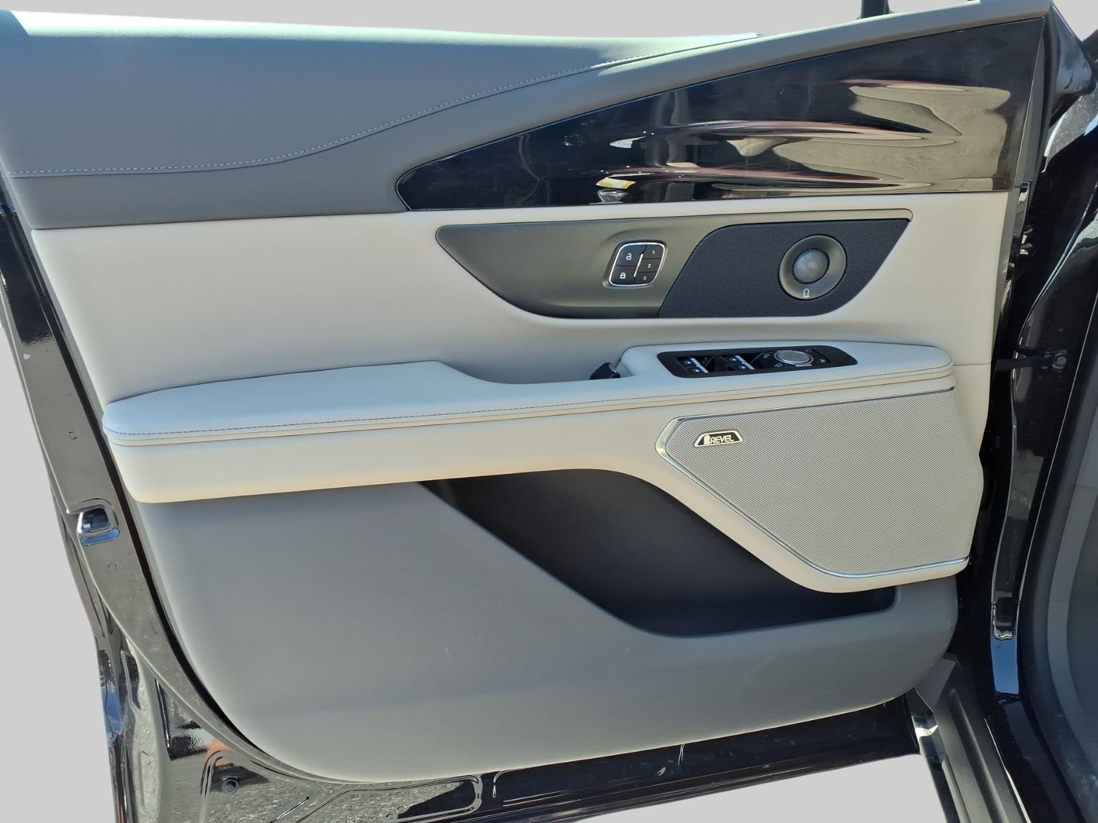 2025 – Lincoln – Nautilus Hybrid