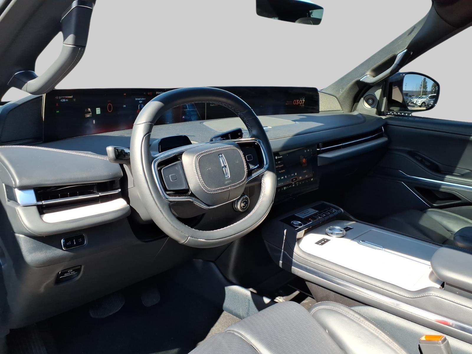 2025 – Lincoln – Navigator
