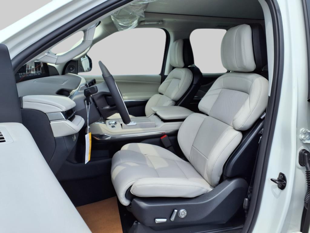 2025 – Lincoln – Navigator