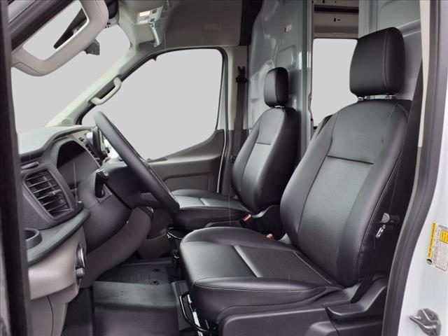 2025 Ford Transit 148 WB Medium Roof Cargo