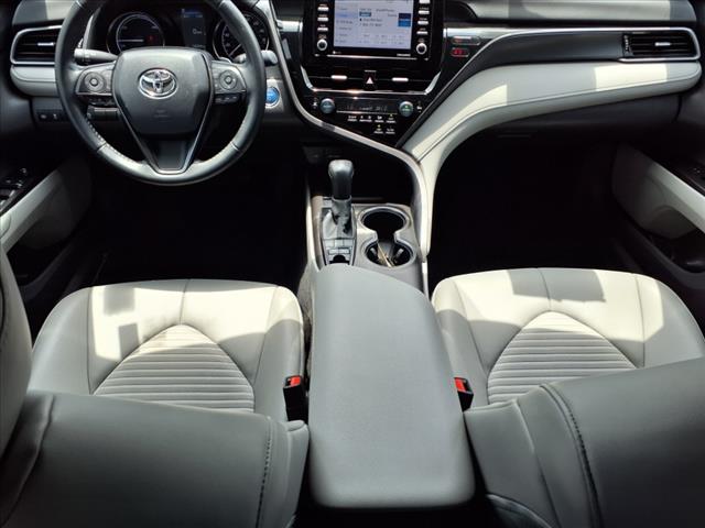 2022 Toyota Camry Hybrid SE