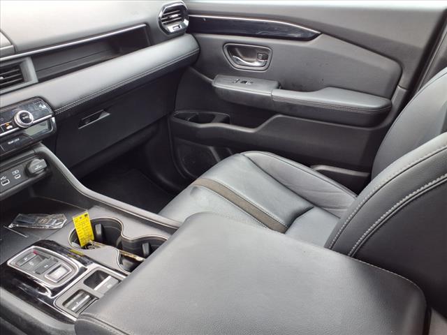 2023 Honda Pilot EX-L w/Rear Captains Chairs