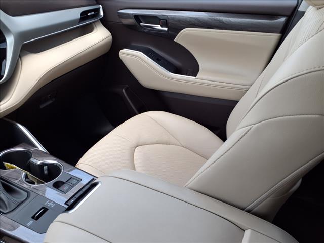 2022 Toyota Highlander Platinum