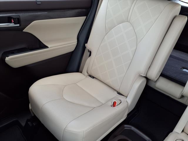 2022 Toyota Highlander Platinum