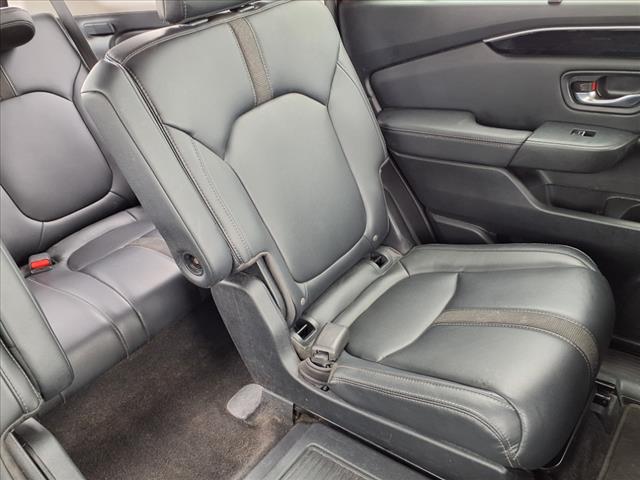 2023 Honda Pilot EX-L w/Rear Captains Chairs
