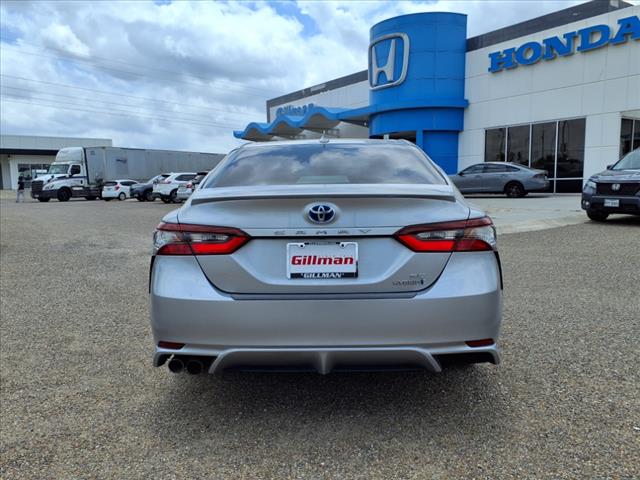 2022 Toyota Camry Hybrid SE