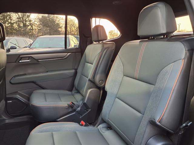 2025 GMC Acadia AWD AT4
