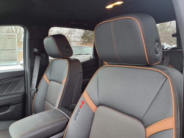 2025 GMC Canyon 4WD AT4