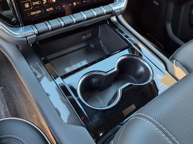 2025 GMC Yukon Elevation