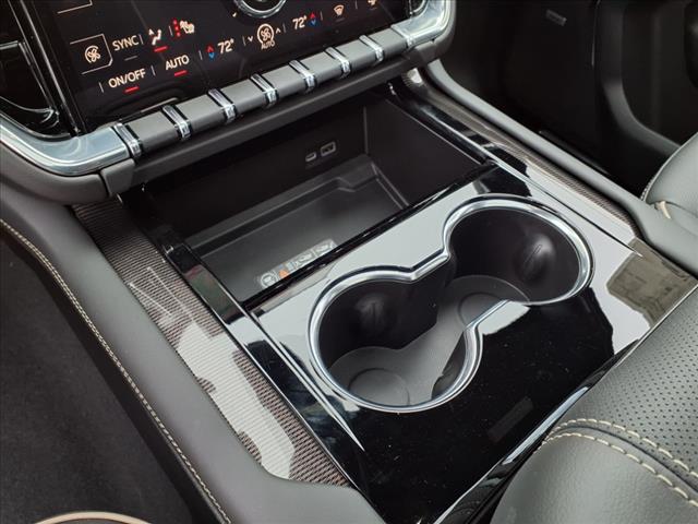 2025 GMC Yukon Elevation