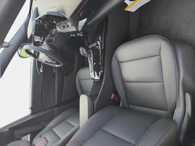 2025 Chevrolet Trax RS