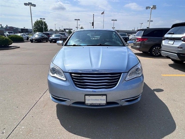 2013 Chrysler 200 Limited - Photo 10