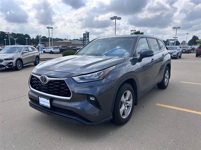2020 Toyota Highlander LE - Photo 10