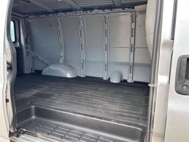 2021 Chevrolet Express 2500 - Photo 11