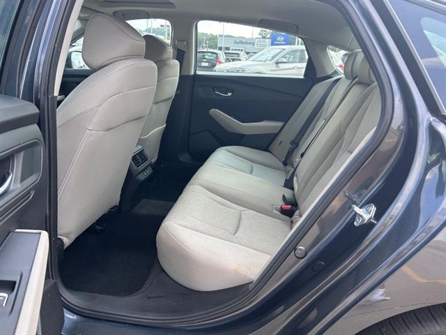 2025 Honda Accord SE - Photo 11
