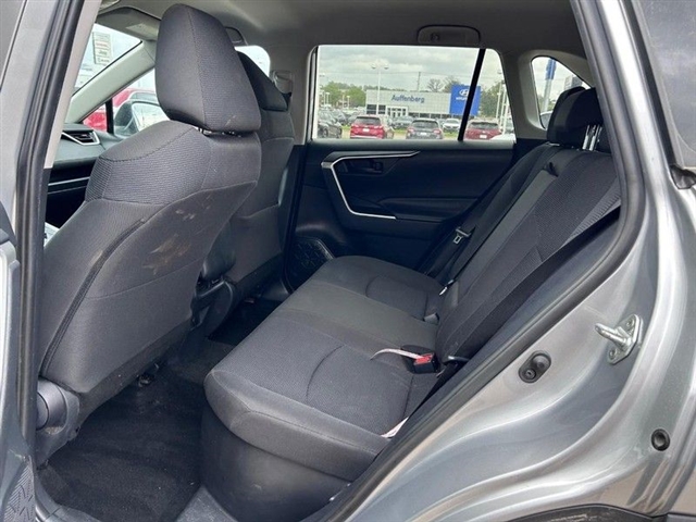 2019 Toyota RAV4 Hybrid LE - Photo 11