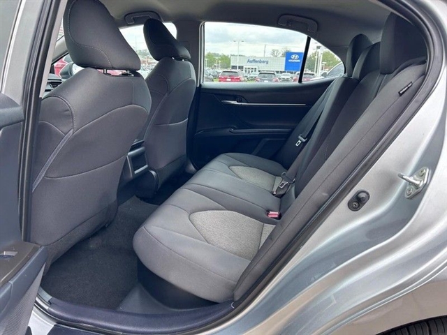 2023 Toyota Camry Hybrid LE - Photo 11