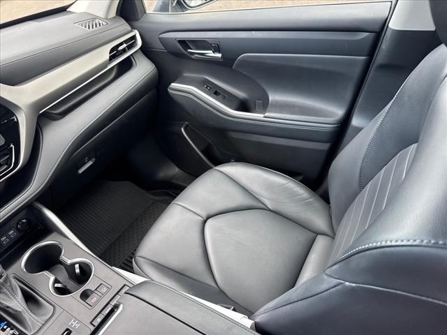 2022 Toyota Highlander XLE - Photo 11