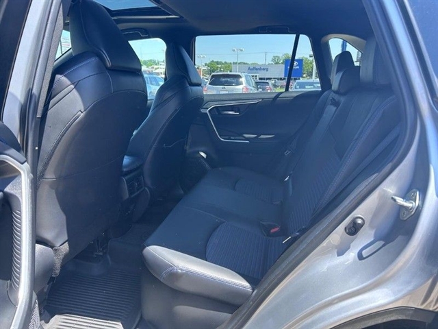 2021 Toyota RAV4 Hybrid XSE - Photo 12