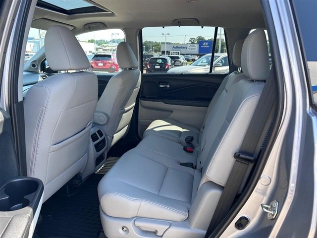 2021 Honda Pilot EX-L - Photo 12