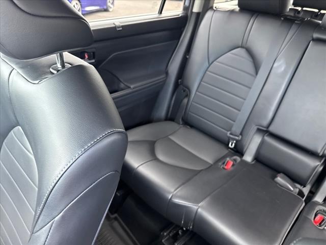 2022 Toyota Highlander XLE - Photo 12