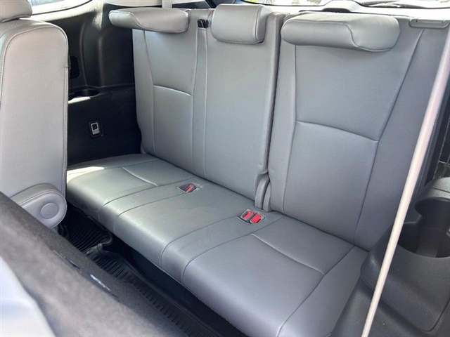 2023 Toyota Highlander Hybrid Limited - Photo 12