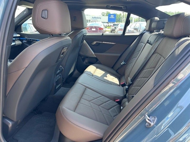 2024 BMW i5 eDrive40 - Photo 12