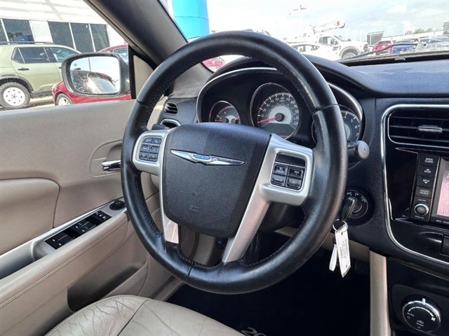 2013 Chrysler 200 Limited - Photo 13