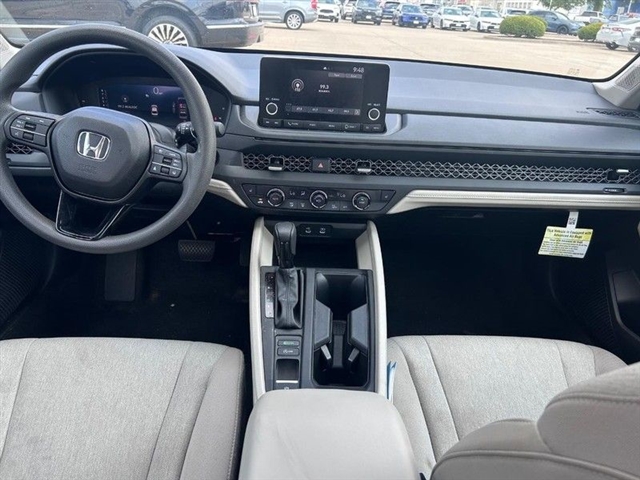 2025 Honda Accord SE - Photo 13