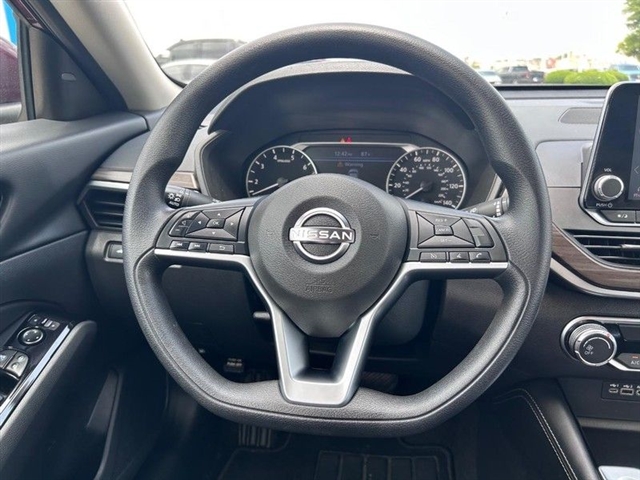 2023 Nissan Altima 2.5 SV - Photo 13