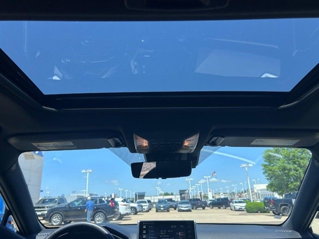 2021 Toyota RAV4 Hybrid XSE - Photo 13