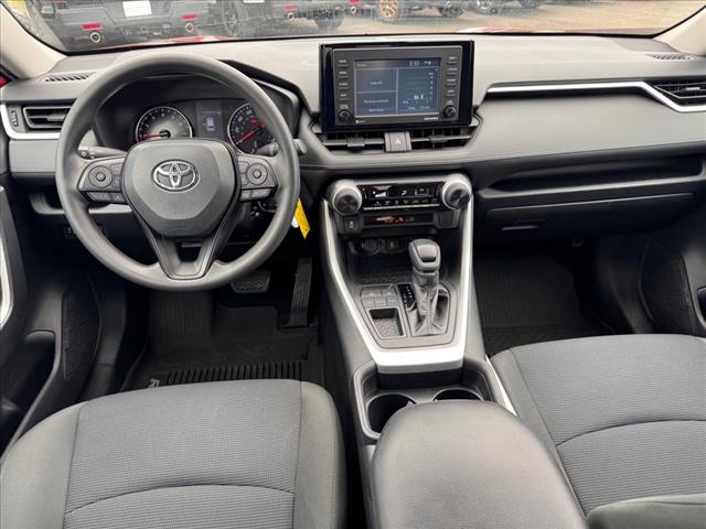 2020 Toyota RAV4 LE - Photo 13
