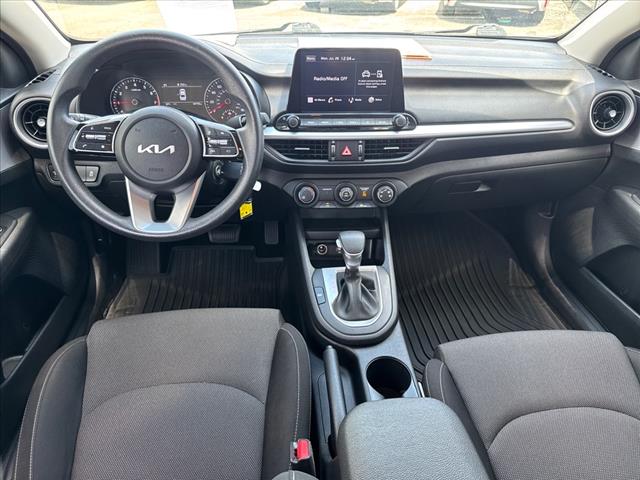 2022 Kia Forte FE - Photo 13