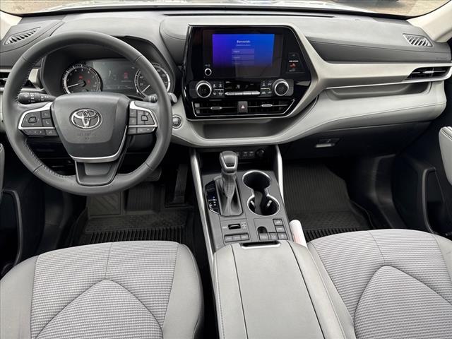 2023 Toyota Highlander LE - Photo 13