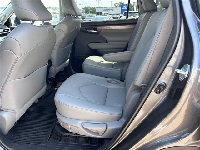 2023 Toyota Highlander Hybrid Limited - Photo 13