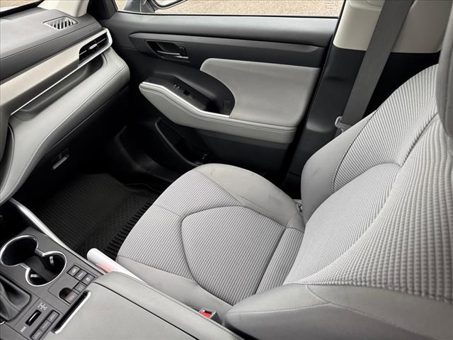 2023 Toyota Highlander LE - Photo 14