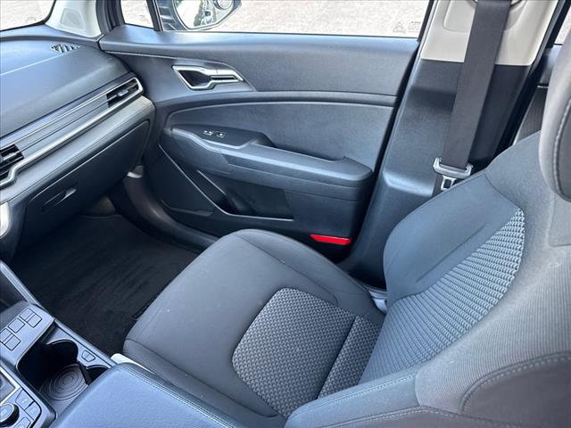 2023 Kia Sportage LX - Photo 14