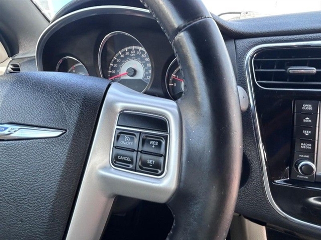 2013 Chrysler 200 Limited - Photo 15
