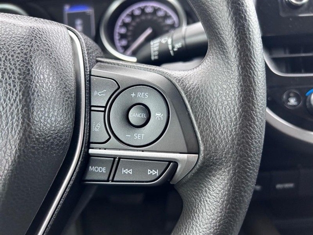 2023 Toyota Camry Hybrid LE - Photo 15