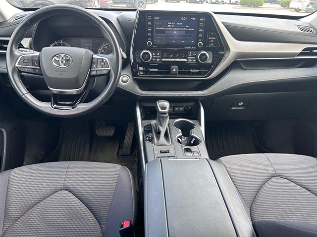 2020 Toyota Highlander LE - Photo 15