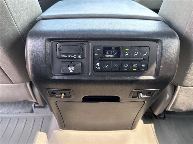 2011 Toyota Sequoia Platinum - Photo 15