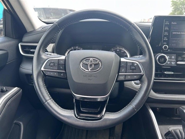2020 Toyota Highlander LE - Photo 16