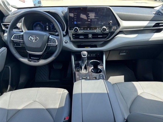 2023 Toyota Highlander Hybrid Limited - Photo 16
