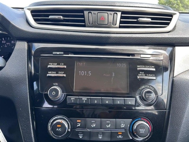 2015 Nissan Rogue S - Photo 16