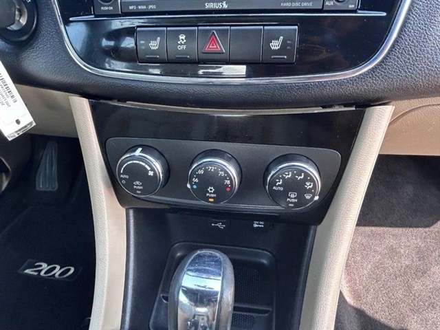 2013 Chrysler 200 Limited - Photo 17