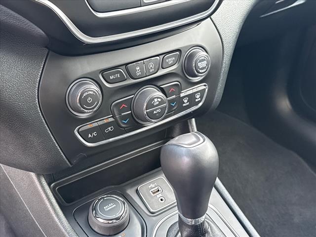 2022 Jeep Cherokee Latitude Lux - Photo 17