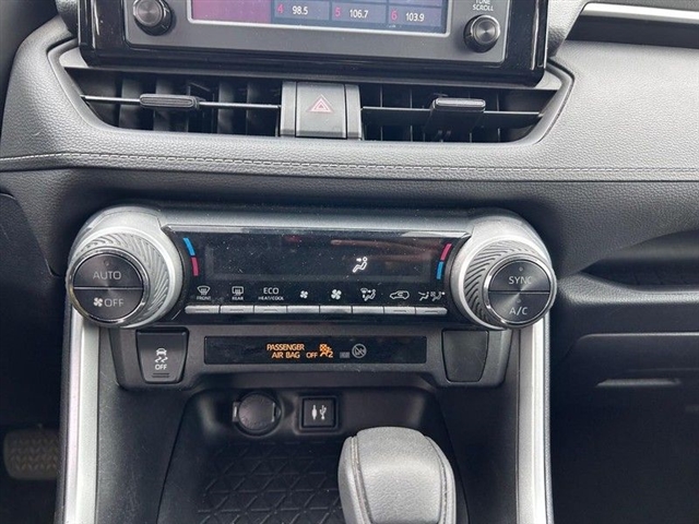 2019 Toyota RAV4 Hybrid LE - Photo 17